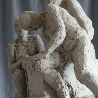 Groupe d'hommes, grès teinté, hauteur 25 cm, 2010